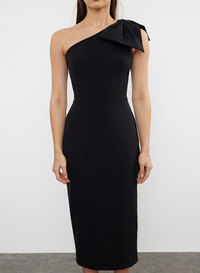 trendyol فستان سهرة ميدي أسود ضيق بكتف واحد مزين بتفاصيل قوس - Image 5