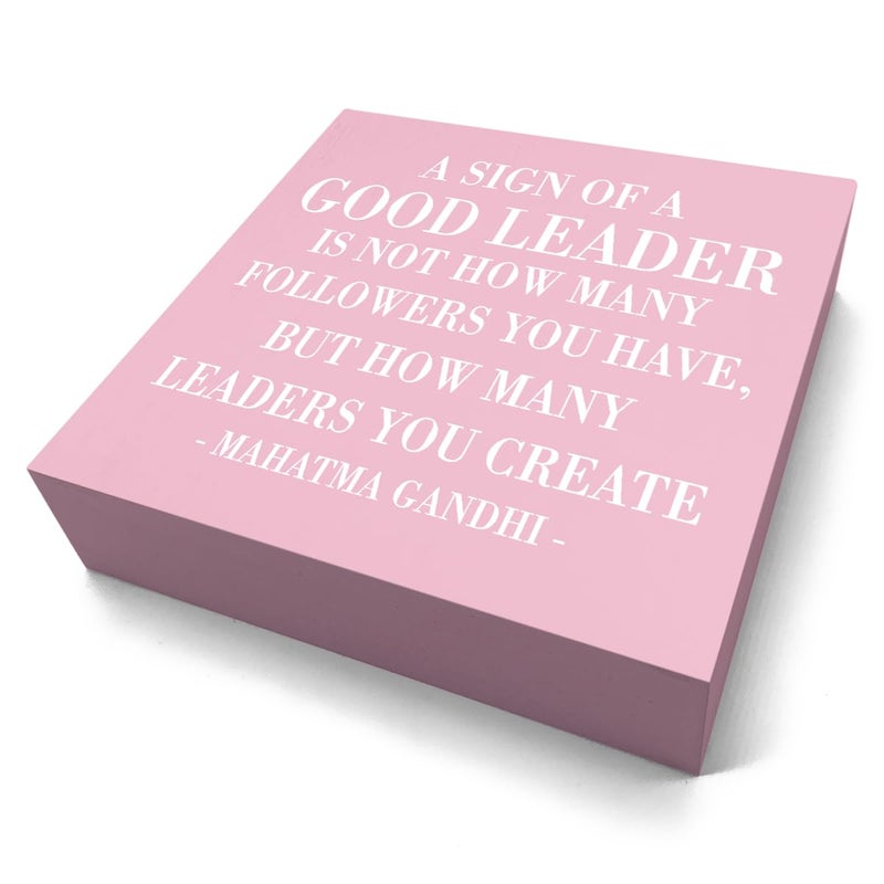 HTBIG Inspirational A Sign of A Good Leader Desk Decor Wooden Box Sign Office Decor Rustic Pink Wood Block Plaque Box Sign for Leader Boss Mentor Home Office Desk Shelf Table Decoration Leadership Gift - Image 2