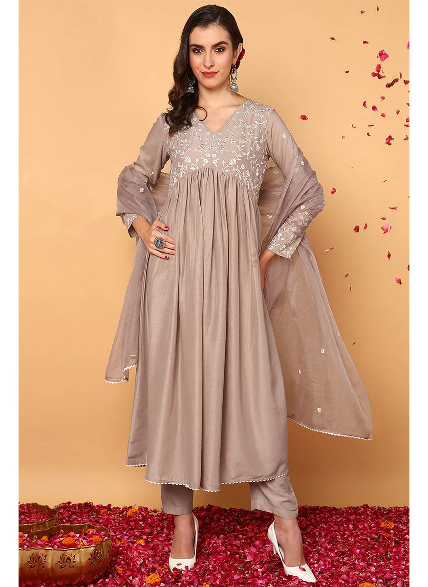 زيري سوق Nude Silk Blend Solid Embroidered Flared Suit Set