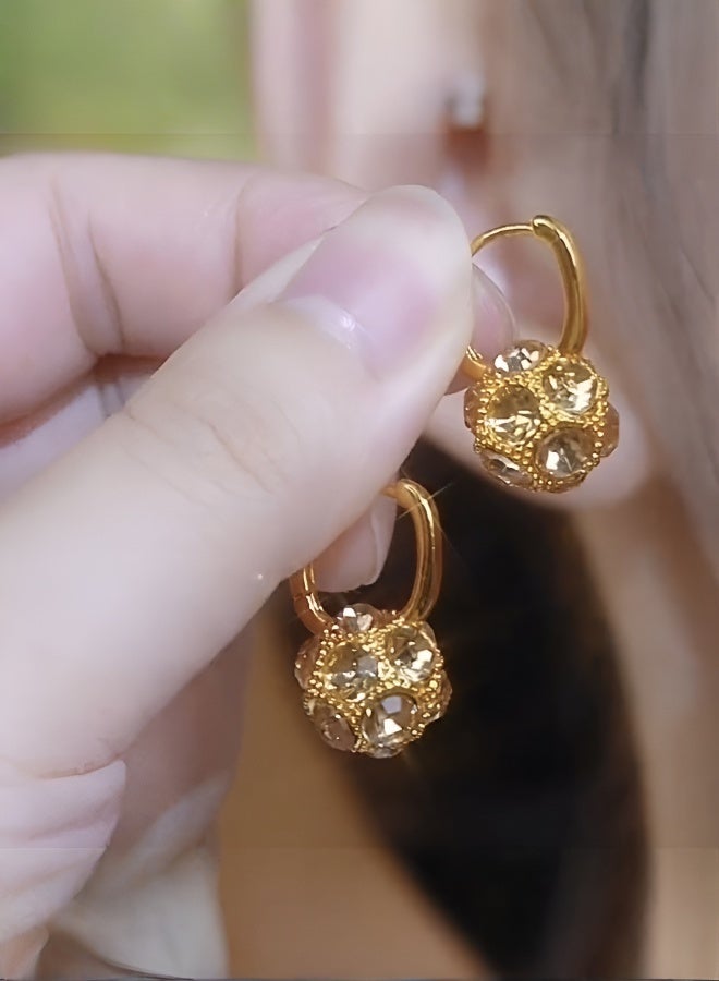 Hilyagems Simple gloden earrings with a luxurious and elegant style - Image 1