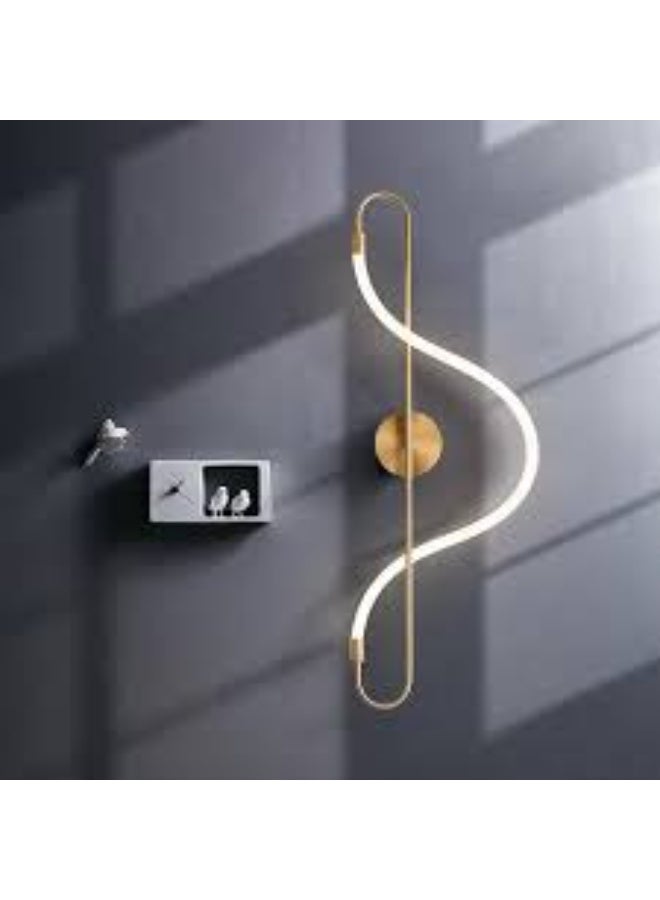 المفتاحة مصباح حائط LED عصري بتصميم منحني ذهبي لغرفة المعيشة، غرفة النوم، الممر، والسلالم | إضاءة جدارية داخلية مزخرفة موفرة للطاقة من الأكريليك - Image 1