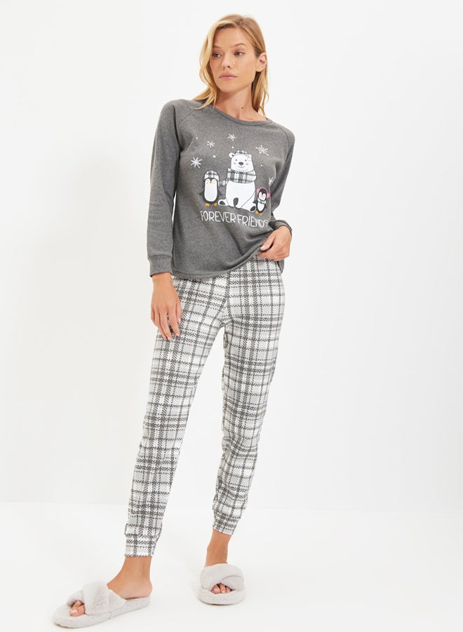 trendyol Soft Knitted Pajama Set with Smoked Bear and Penguin Print Plaid - Image 5