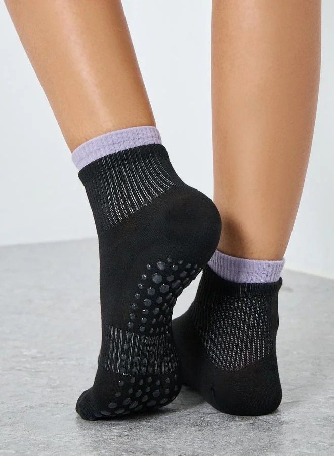 ستايلي اكتيف مجموعة من 2 جوارب مبطنة بقاعدة سيليكون