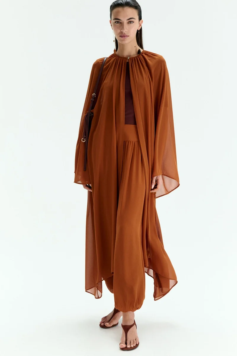 اتش اند ام قفطان من الشيفون بكسرات مجمعة