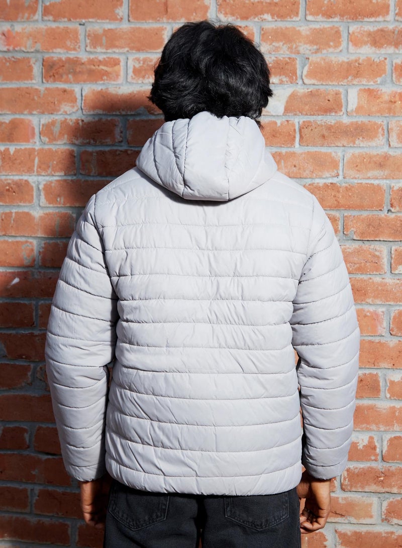 Campus Sutra Men's Light Grey Puffer Jacket With Contrast Zipper  - Image 5
