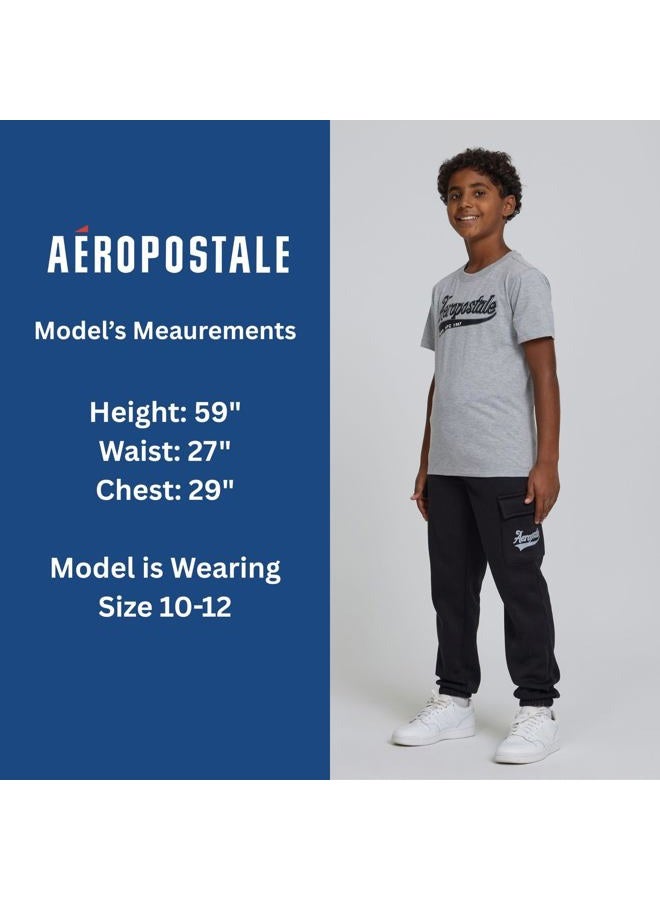 Aeropostale طقم ملابس أولاد أيروبوستال - طقم 3 قطع: سترة بقلنسوة من الفليس، بنطلون رياضي كارغو، قميص تي شيرت، طقم ملابس أولاد نشطة، مقاسات 4-12، أسود، 5-6 - Image 3