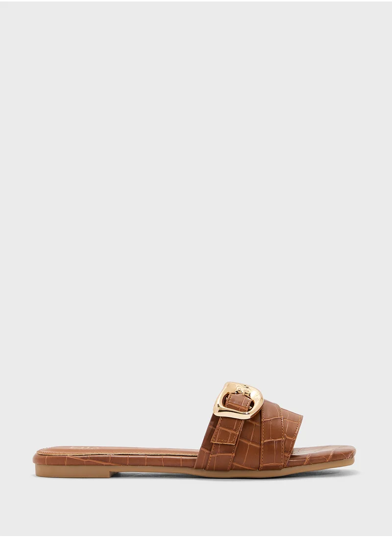 ايلا Flat Sandal With Buckle