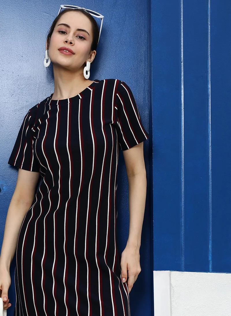 بينيا كولادا فستان نسائي قصير مخطط باللون الأزرق الداكن