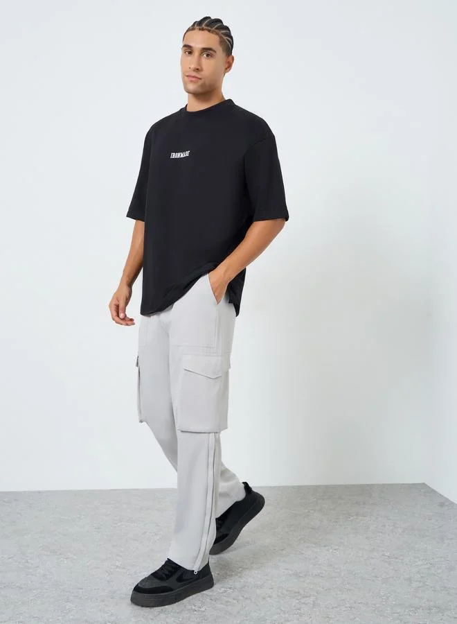 تايك تو بنطال سادة بقصة مستقيمة بتفاصيل جيوب