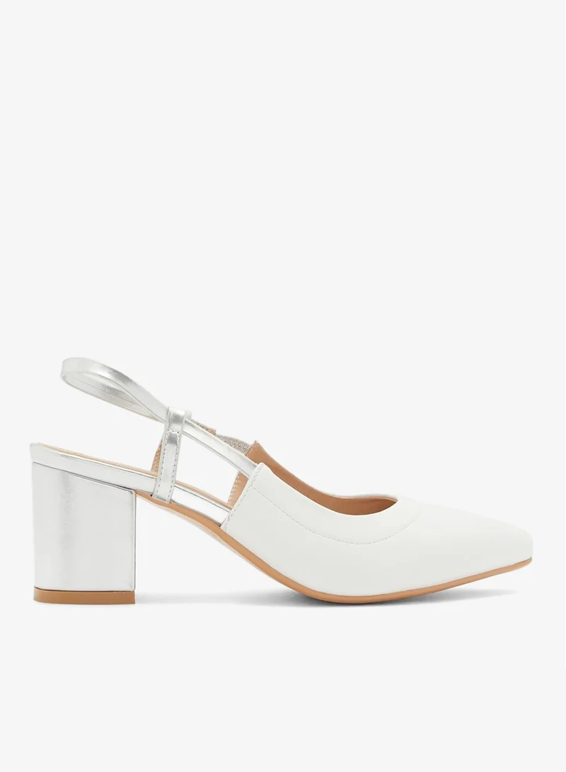 خزانة حذاء بمقدمة مدببة وكعب عريض