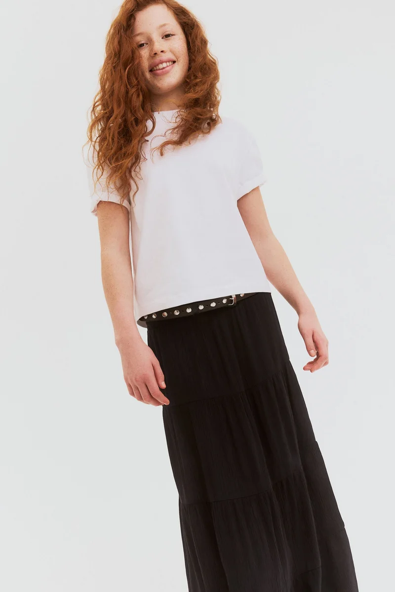 اتش اند ام تنورة بطبقات متجمعة