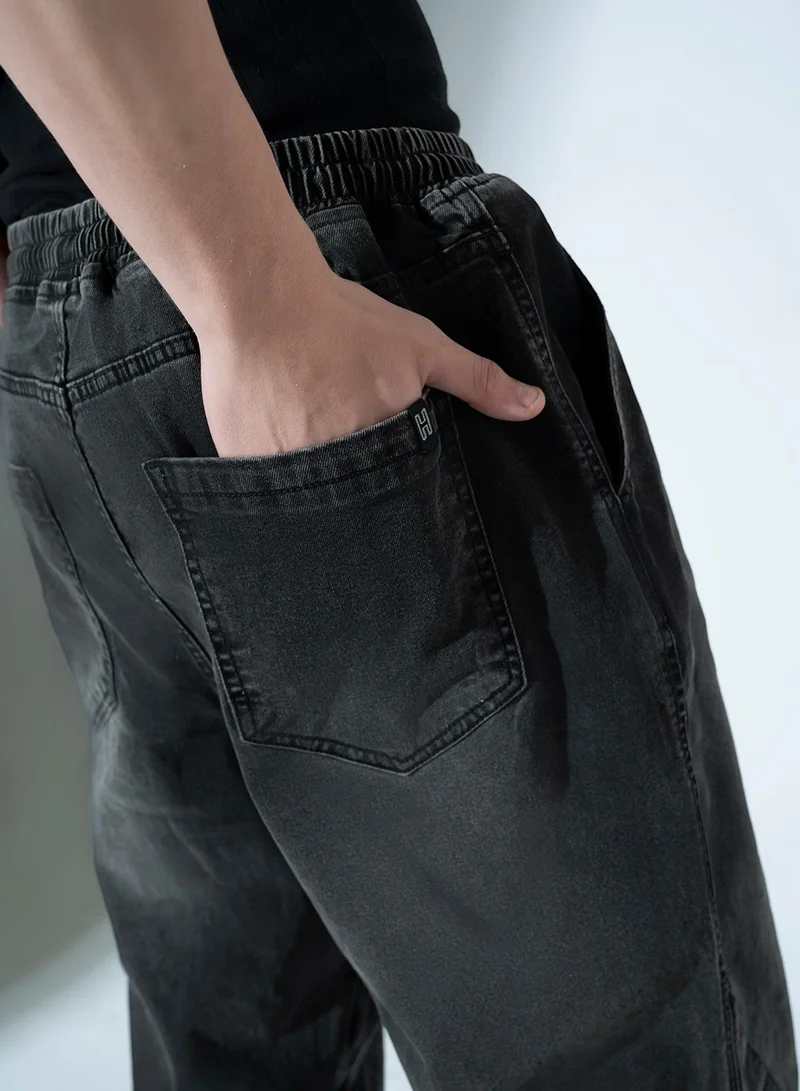Hubberholme Men’s Relaxed Fit Mid-Rise Stretchable Jeans in Grey with Light Fade