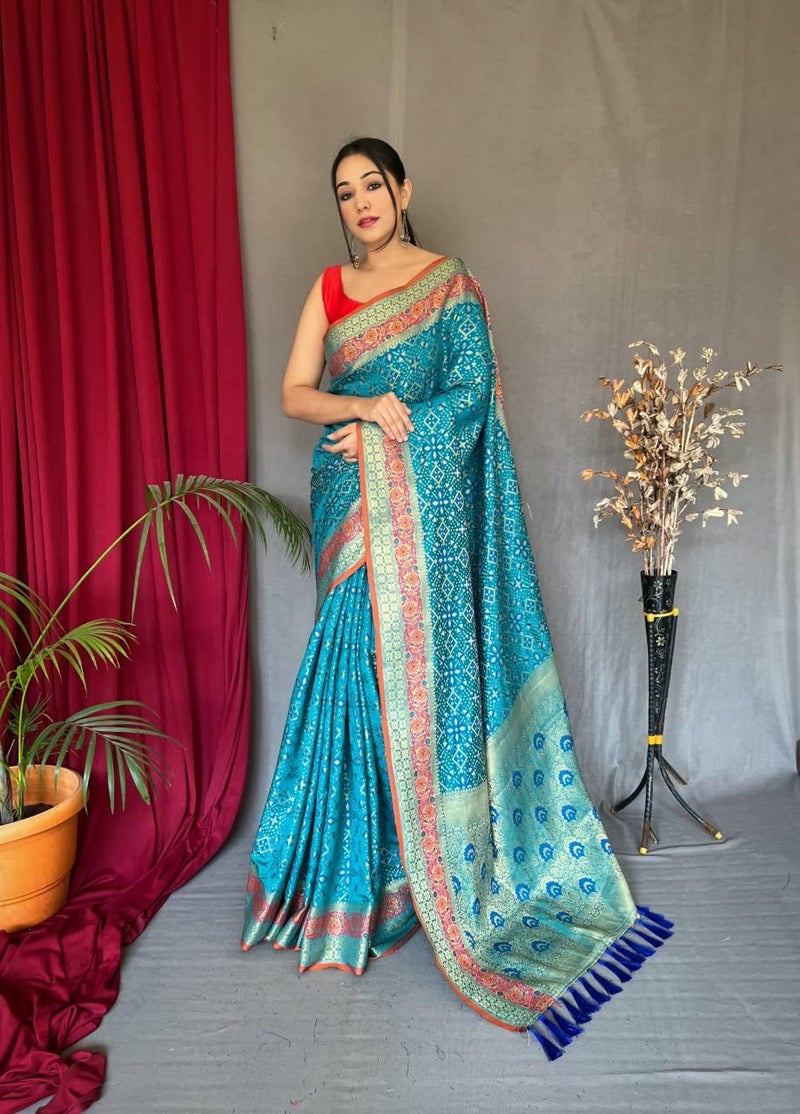 SGF11 Women's Kanjivaram Patola Silk Weaving Handloom Saree Pure Golden Zari With Blouse Piece - Image 2