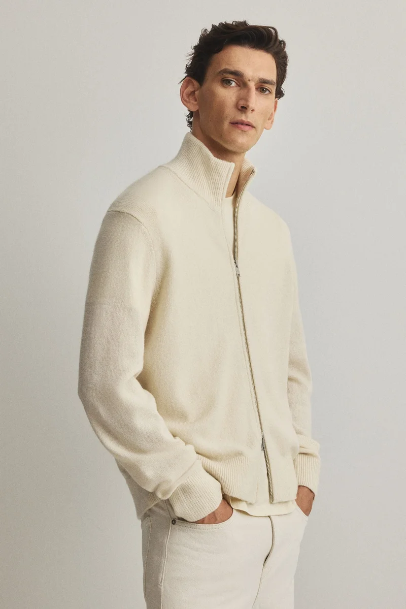 اتش اند ام كارديغان بسحّاب بقصّة عادية