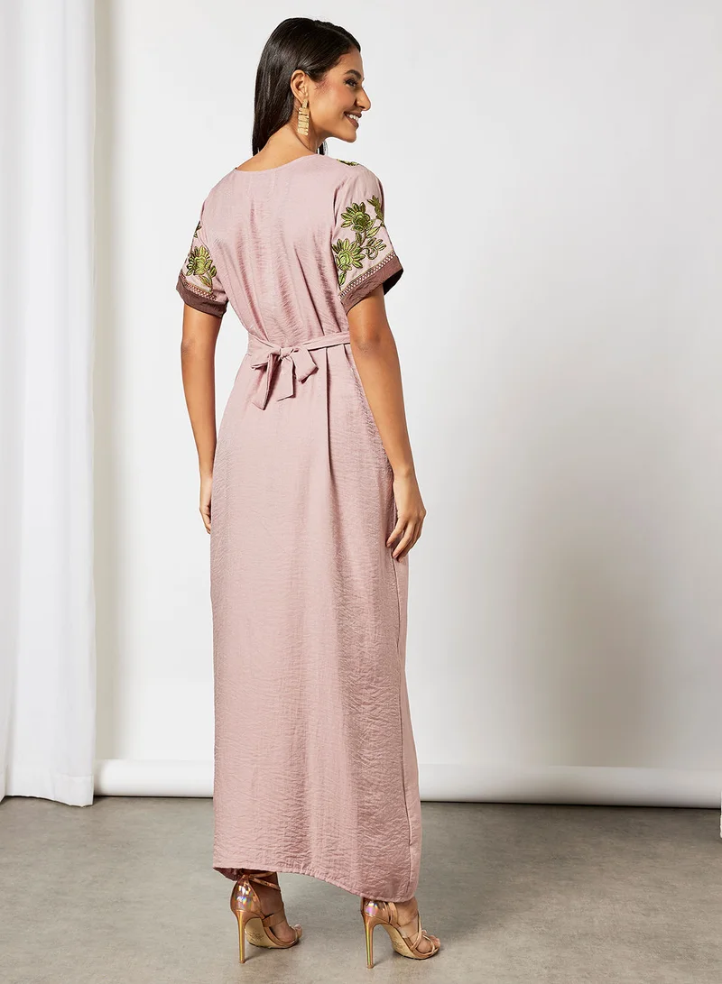Hayat Jalabiya With Floral Embroidery In Short Sleeves With Belt