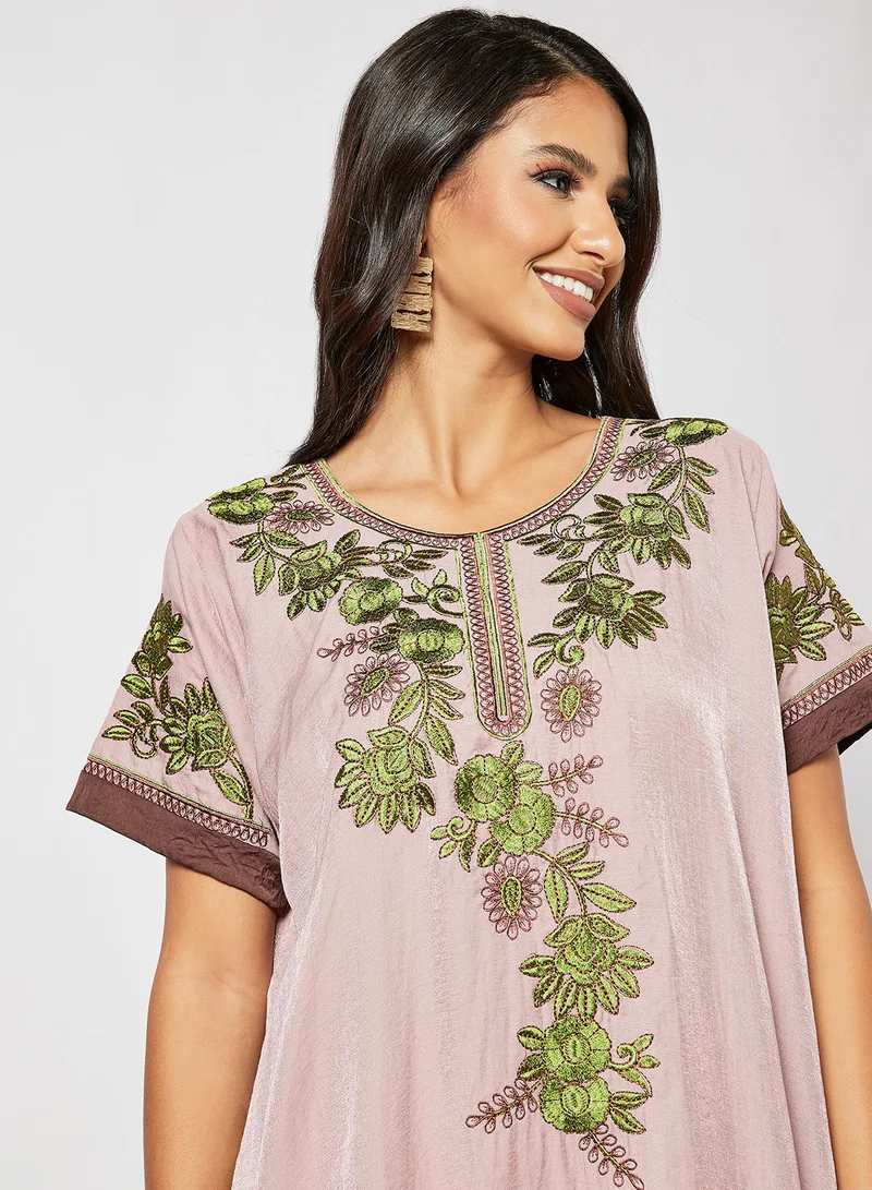 Hayat Jalabiya With Floral Embroidery In Short Sleeves With Belt
