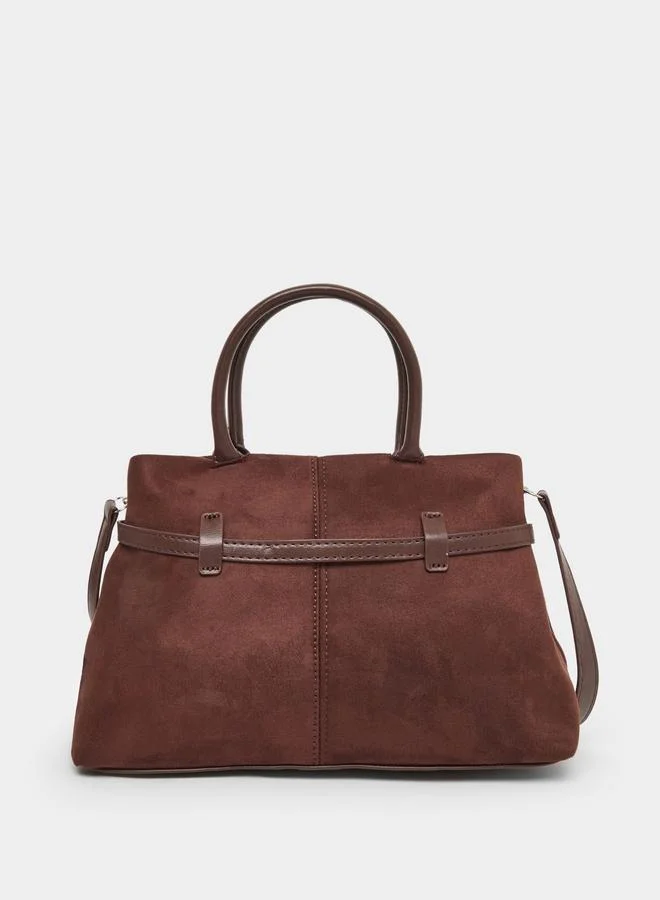 ستايلي شنطة بمظهر سويدي مع حزام