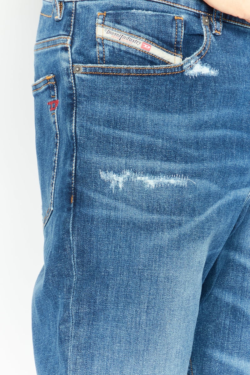 DIESEL جينز رجالي بقصة عادية مغسول وقابل للتمدد، أزرق - Image 2