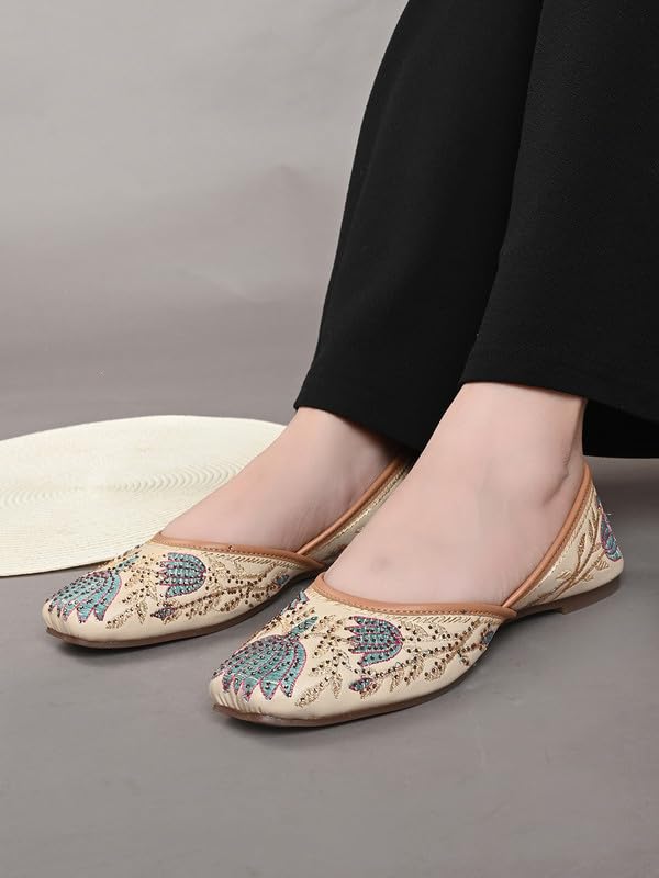 XE Looks Women's Cream Women’s Punjabi Jutti | Handcrafted Lotus Embroidery & Cushioned Sole | Elegant & Cushioned Footbed Punjabi Jutties for Girls & Women - Image 4