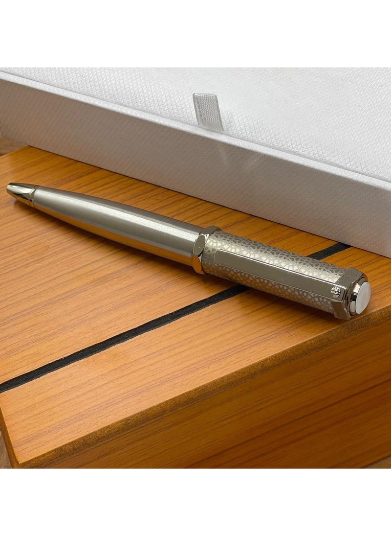 Luxurious men's pen in a distinctive and elegant box