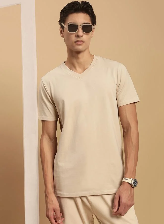 ECOLORE Men Beige V Neck Slim Fit T-Shirt