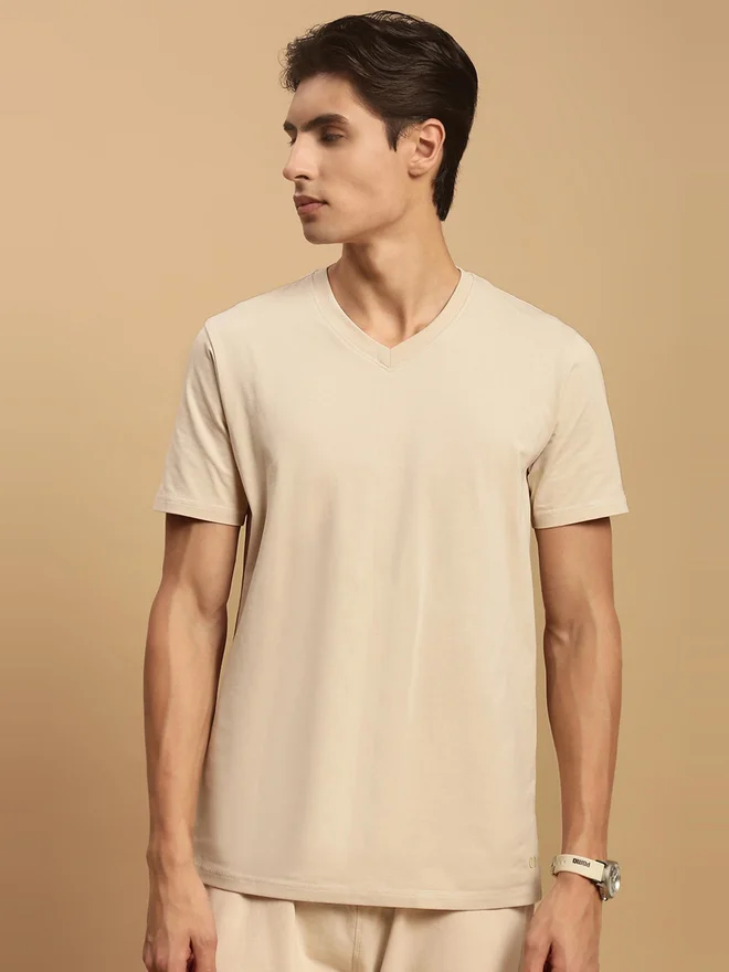 ECOLORE Men Beige V Neck Slim Fit T-Shirt