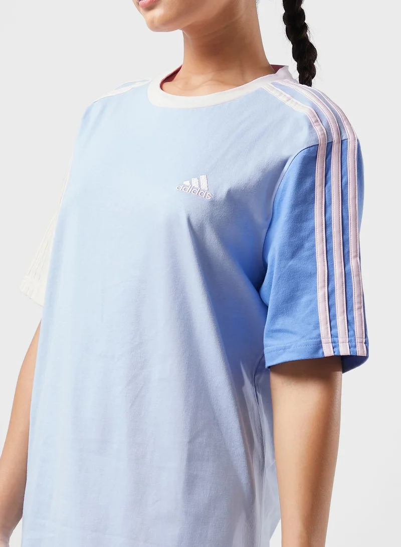 adidas فستان نمط تيشيرت بخطوط الماركة