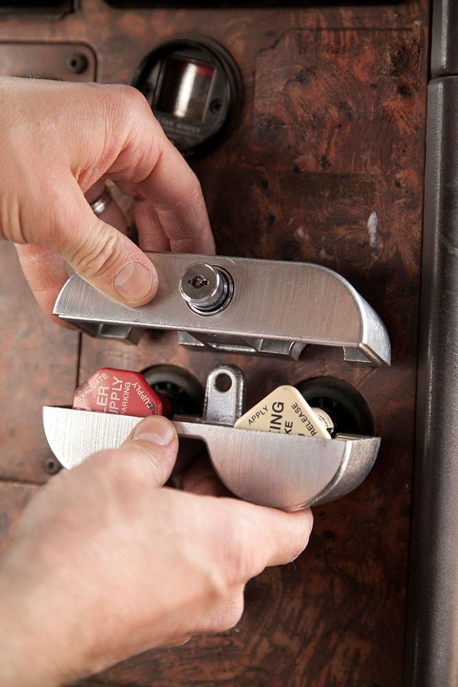 JENDYK YOKEMK4-KD Brushed Aluminum Double Knob Tractor Air Brake Lock (Keyed Differently) - Image 5