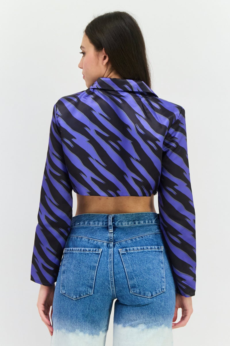 I SAW IT FIRST Women Regular Fit Absract Print Cropped Blazer, Black - Image 3