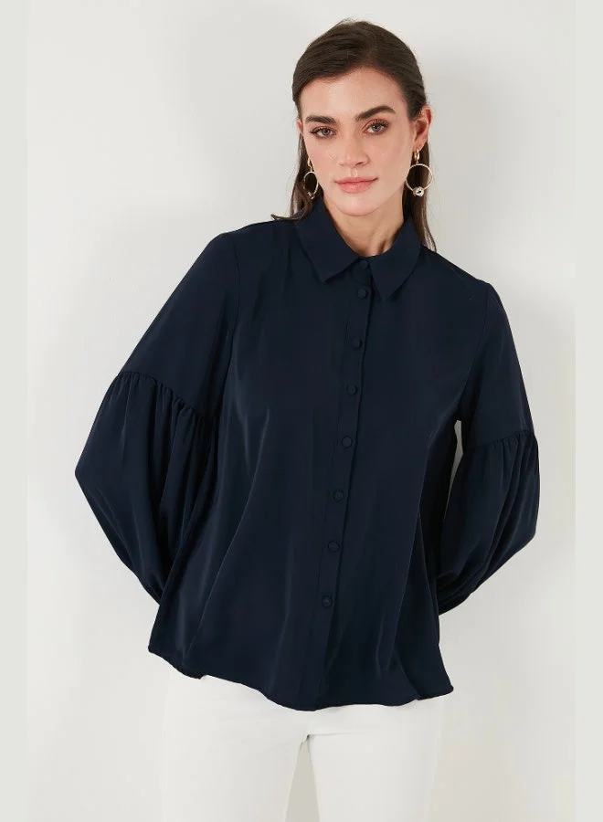 ليلا قميص نسائي بأكمام بالون وياقة سادة وتفاصيل خياطة بقصة عادية من ليلا