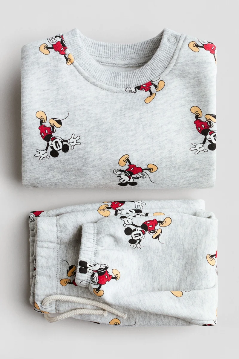 اتش اند ام طقم من نسيج سويت شيرت مزين بطبعة - عبوة من قطعتين