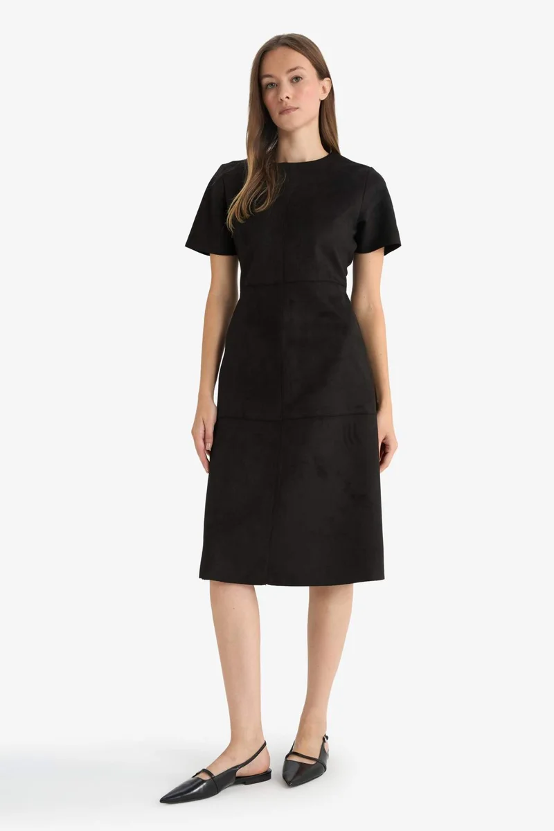 ديفاكتو A Cut Round Collar Suede Dress