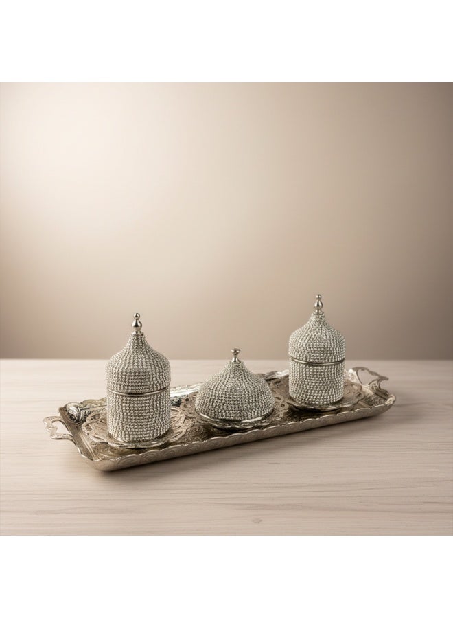 أكار طقم قهوة تركية فاخر على الطراز العثماني لشخصين مع صينية فضية، فناجين بغطاء فضية بتفاصيل متلألئة، وصحن لامع بغطاء للتمور والحلويات – صناعة تركية - Image 2