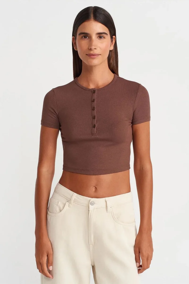 DILVIN Slim Fit Crop Blouse With Buttons