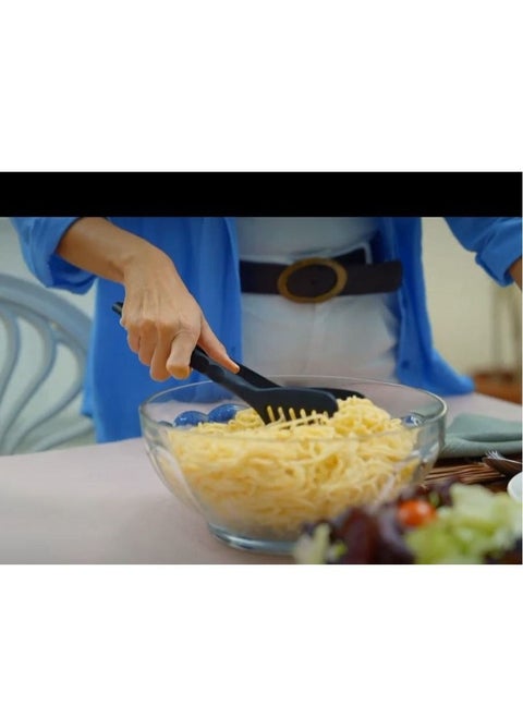 ملعقة معكرونة والسلطات