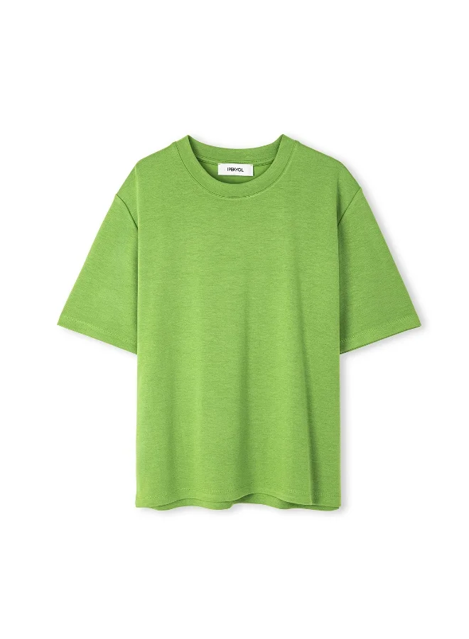 Basic T-Shirt