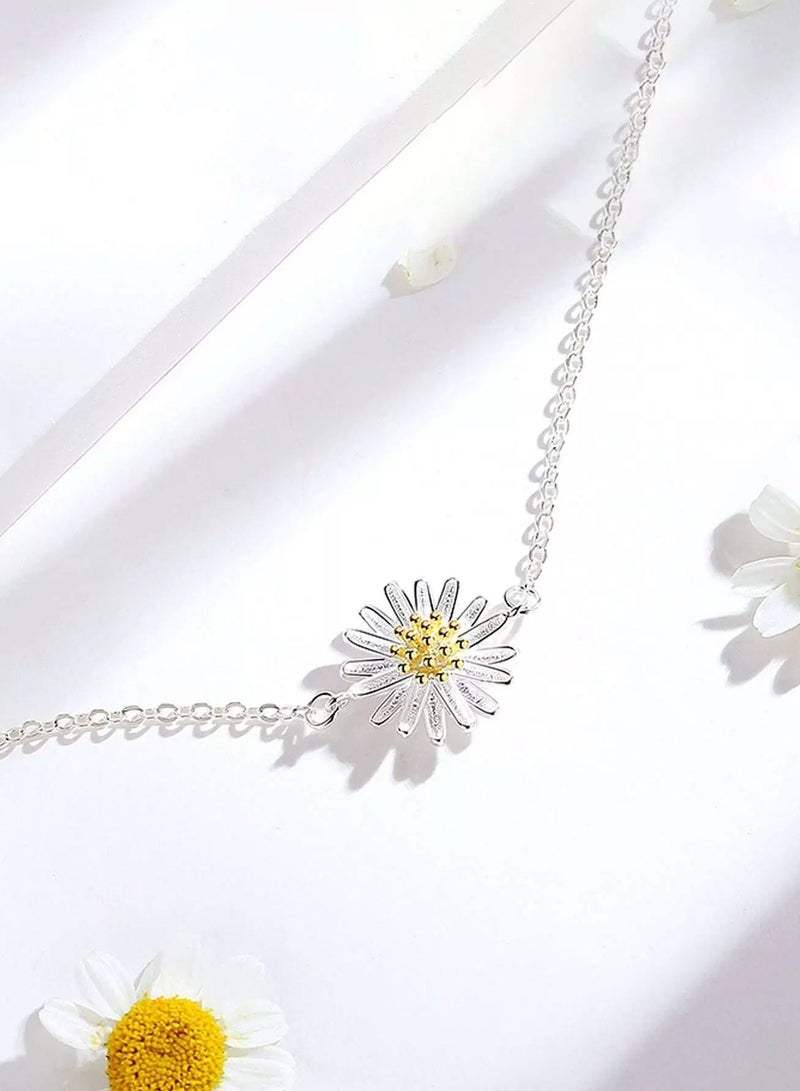 Flower Decor Chain Bracelet  - Image 3