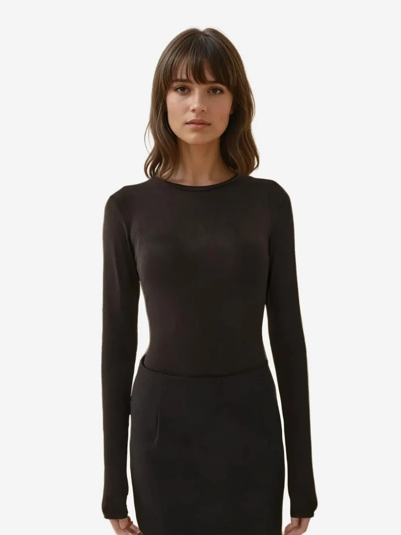 هيكاب بلوزة بأكمام طويلة وياقة دائرية بقصة ضيقة