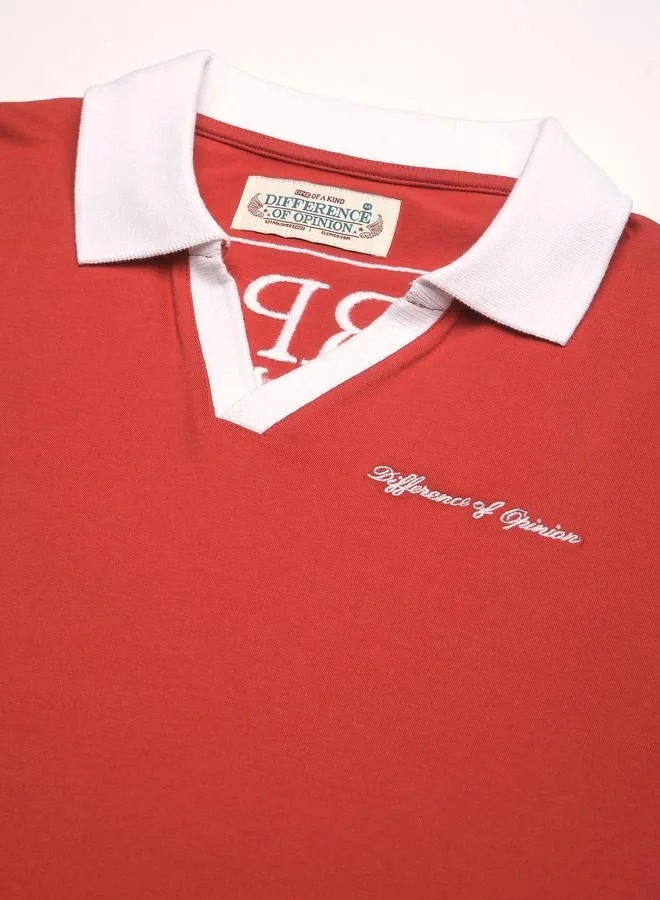 ديفيرينس أوف أوبينيون تيشيرت بولو مطرز بياقة مفتوحة وقصة مريحة للرجال