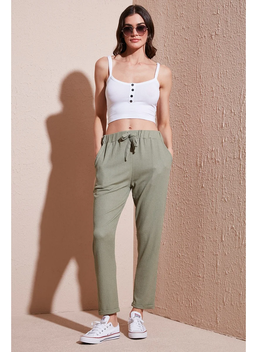 Lela Waist-Tie Pocketed Short-Leg Slim-Fit Trousers Women's Trousers 5869017