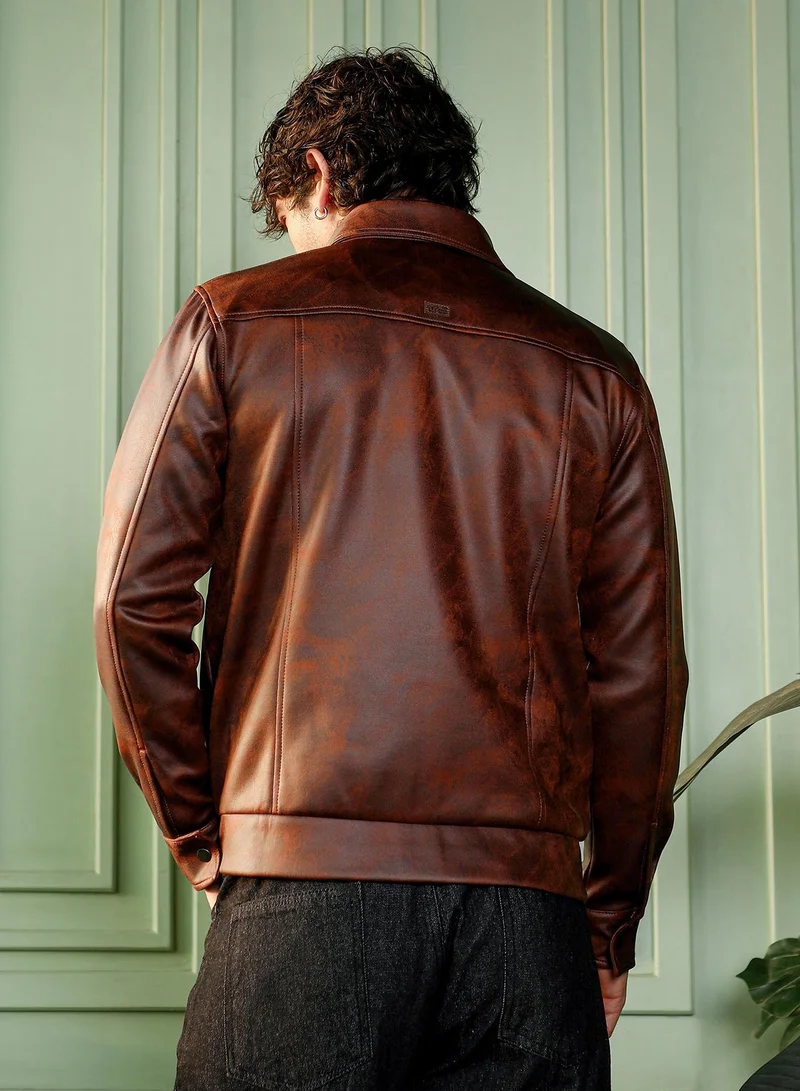 كامبوس سوترا جاكيت بومبر رجالي من تويل مصبوغ بياقة مدببة وأكمام طويلة بأزرار وحافة مستقيمة بسحاب وطبعة تجريدية من نسيج منسوج للاستخدام اليومي والكاجوال بلون بني تيدي