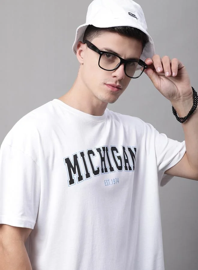 تايك تو تيشيرت رجالي أبيض بطبعة جرافيك مقاس كبير من دور