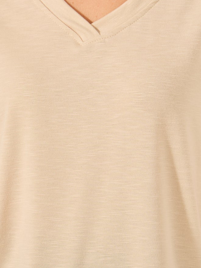 Styli Styli Unwind V-Neck Texture Tee and AOP Star PJ Set  - Image 4