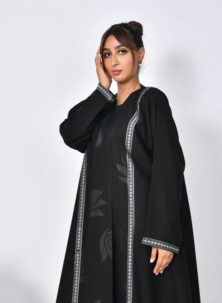 beyond abaya Black wrap abaya with a flared design, made of two fabrics, decorated with a tulle - Image 4