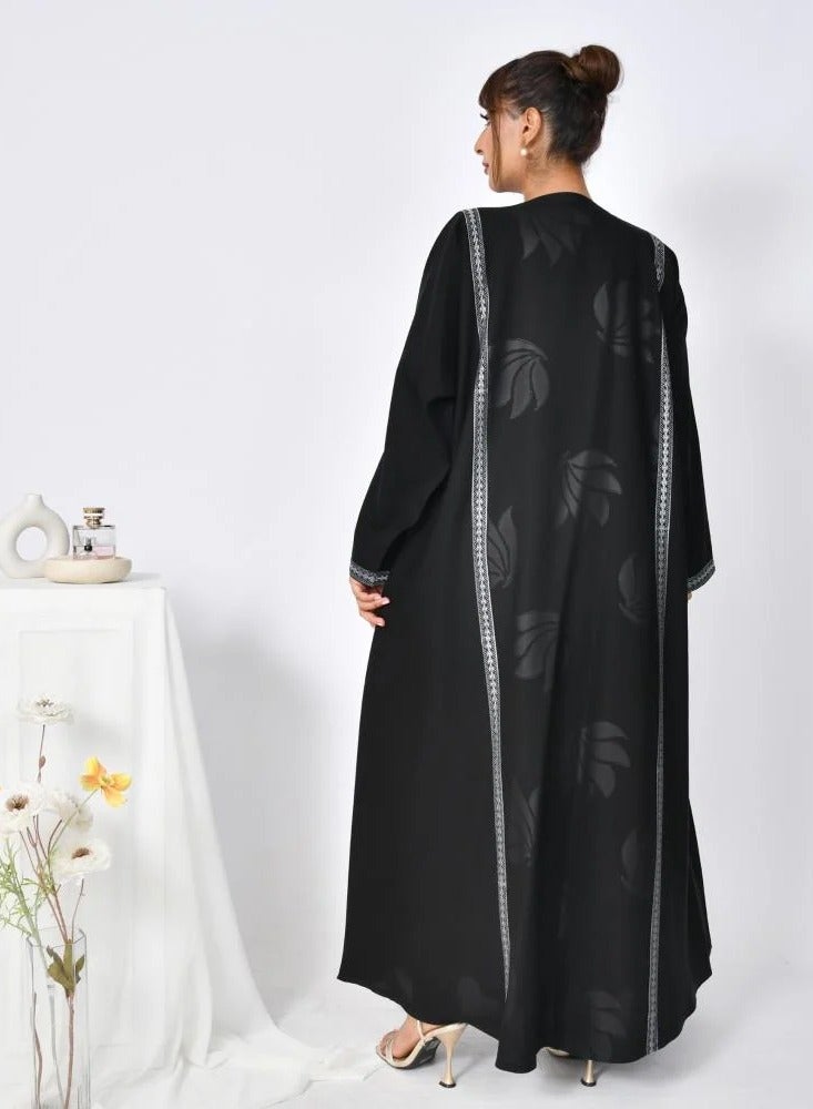 beyond abaya Black wrap abaya with a flared design, made of two fabrics, decorated with a tulle - Image 2