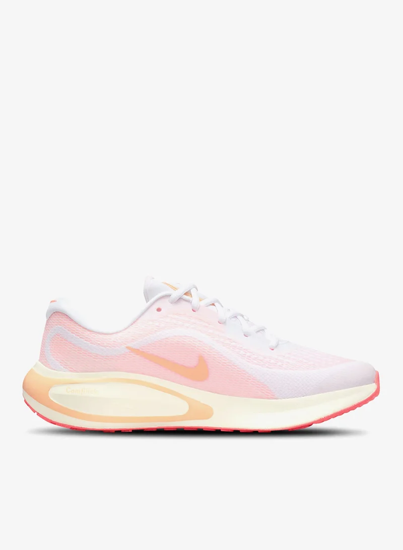 نايكي أحذية جري نسائية للطرقات والمشاوير