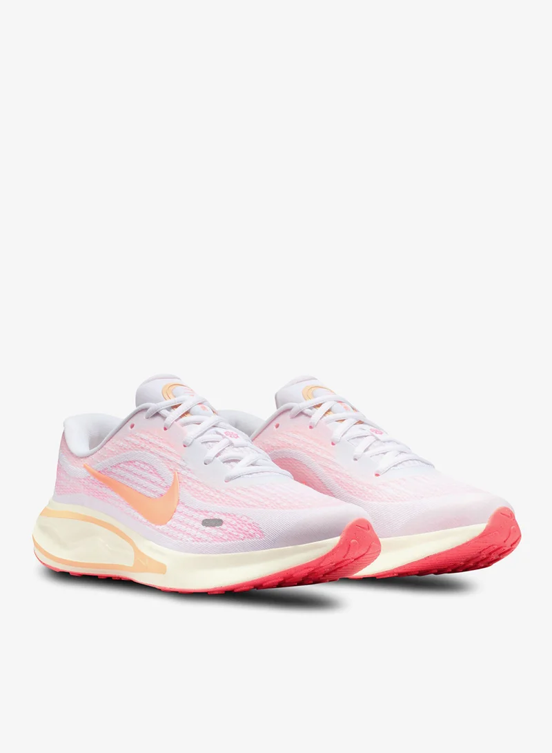 نايكي أحذية جري نسائية للطرقات والمشاوير