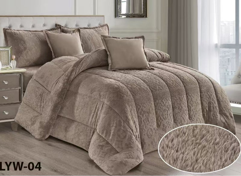 مون مفرش سرير شتوي نفرين بتصميم هندسي ومحفور مصنوع من المخمل والفرو الناعم مكون من 6 قطع ( 1 مفرش +1 شرشف مطاط للمرتبة + 2 كيس مخدة +2 كيس للوسادة المربعة ) مقاس المفرش 230X250 سم - Image 2