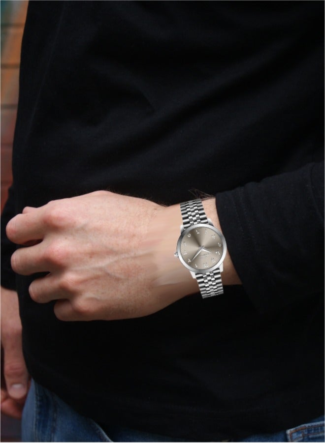 مارتيني ساعة مارتيني الأنيقة للرجال مينا بني أنيق وسوار من الستانلس ستيل مقاومة للماء مثالية للارتداء الكاجوال والرسمي - Image 2