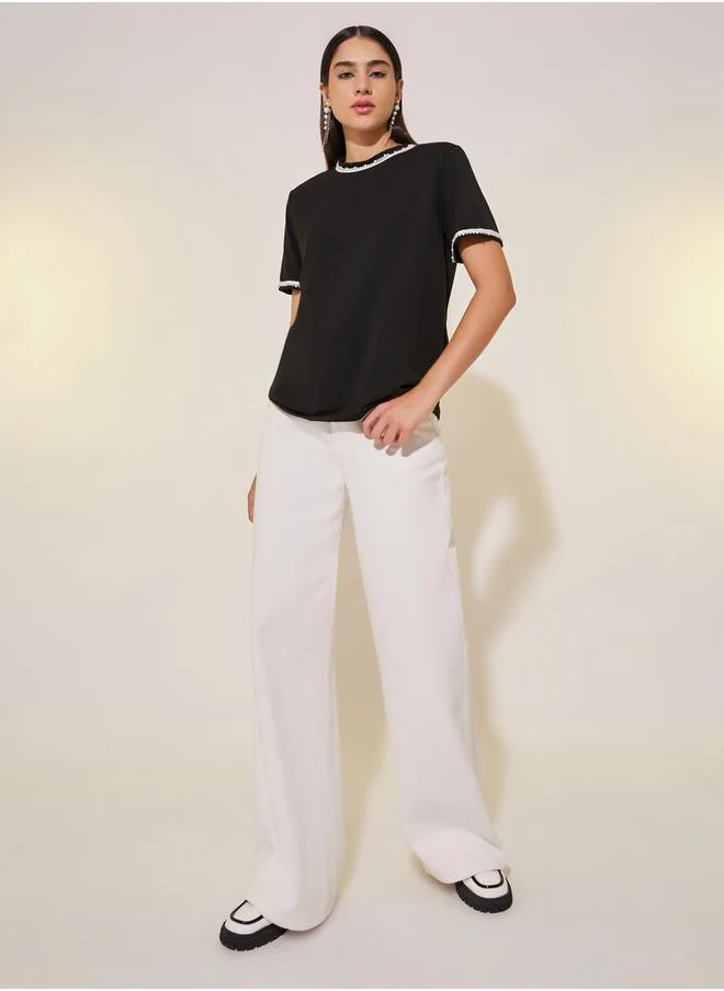Styli Embellished Lace Detail Round Neck Regular Fit T-Shirt